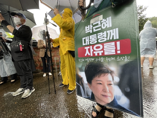  "누구든 밟고 넘어서면 돼"