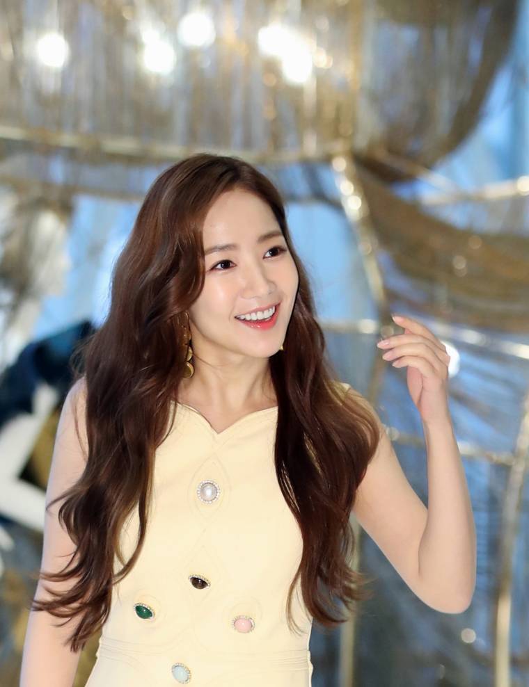 박민영 멀버리 플래그십스토어
