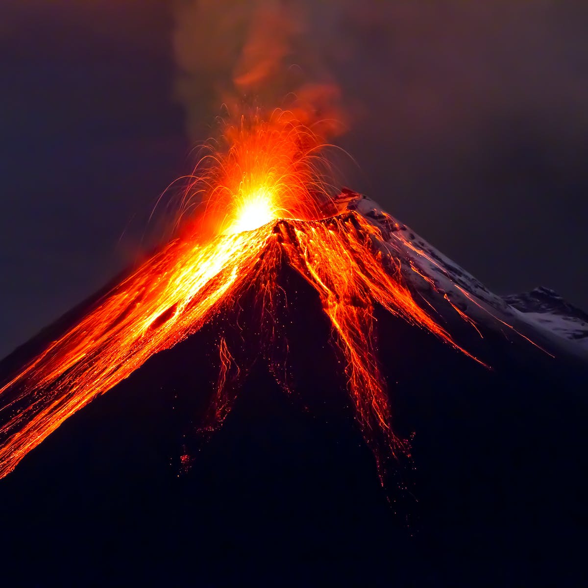  erupt(화산이) 분출하다, 분출되다