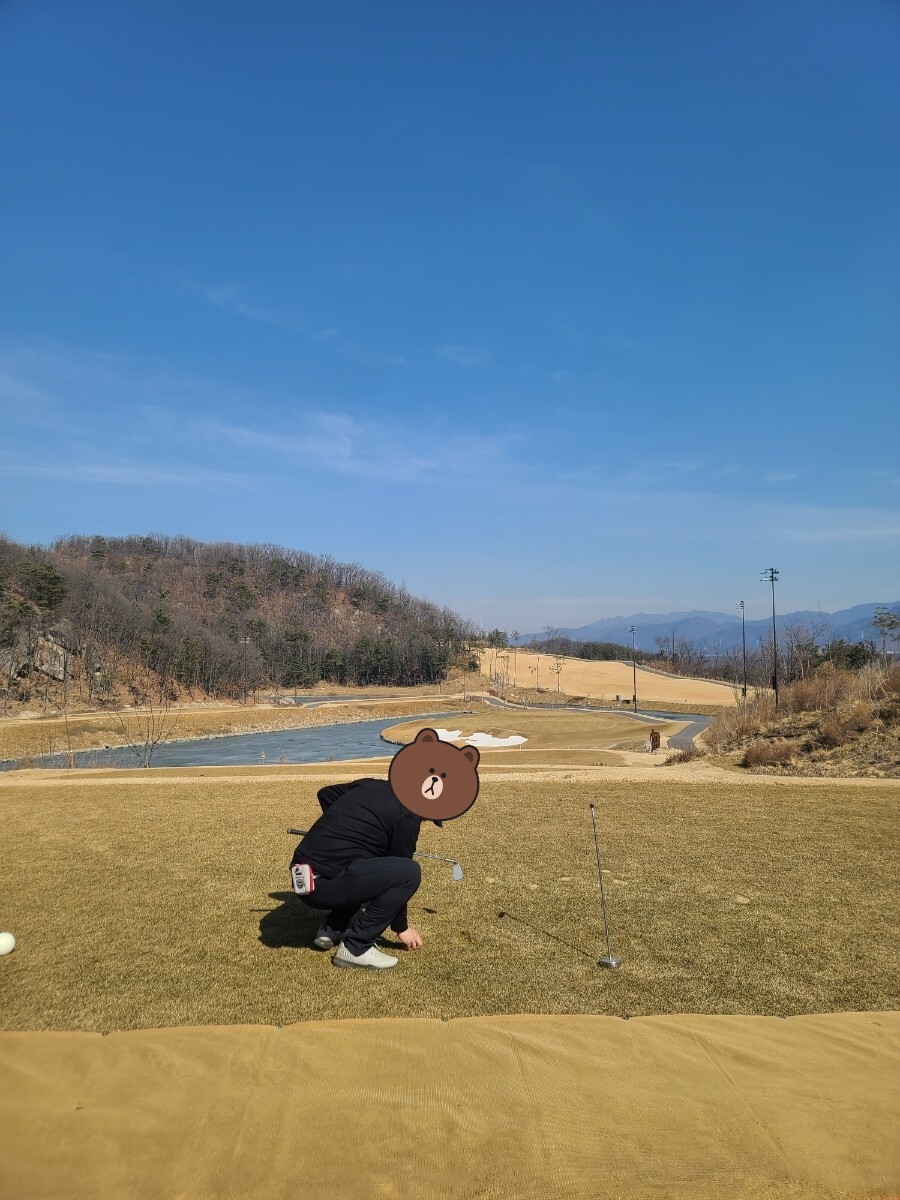 골프장-티샷-준비-남자
