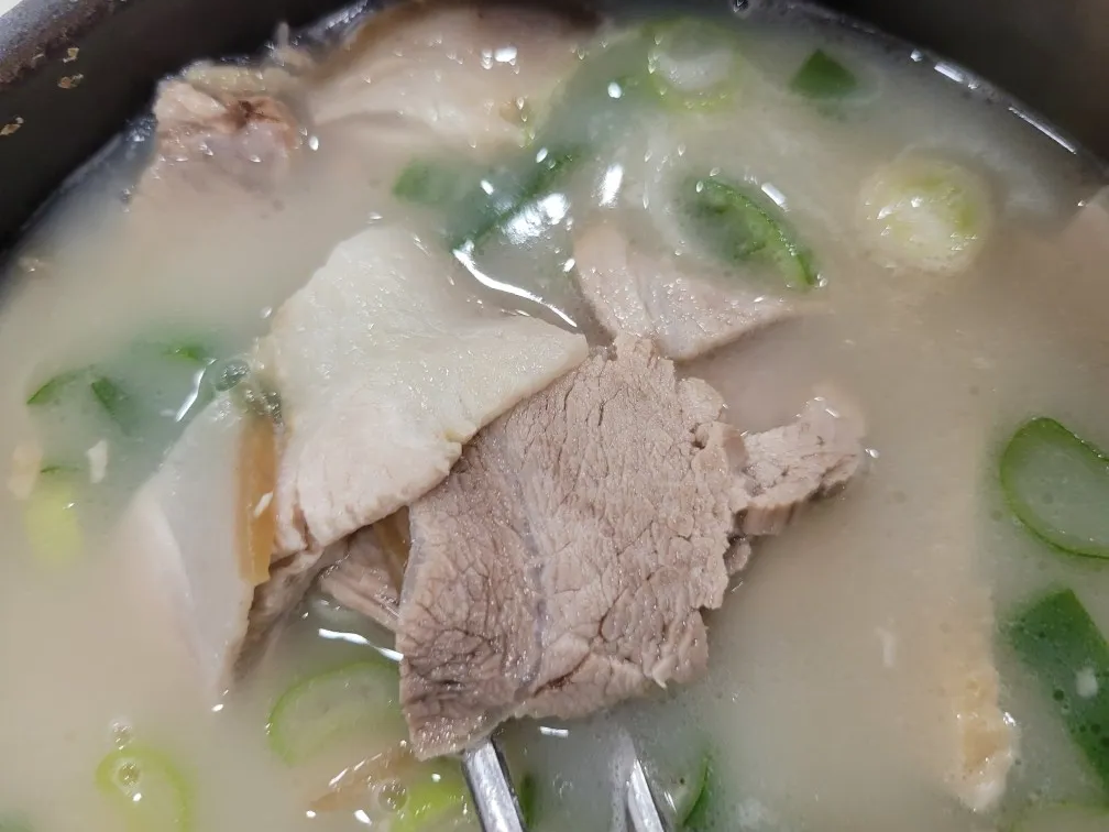 창원 가로수길 용호돼지국밥, 주말 점심 주차는 경남여성가족재단