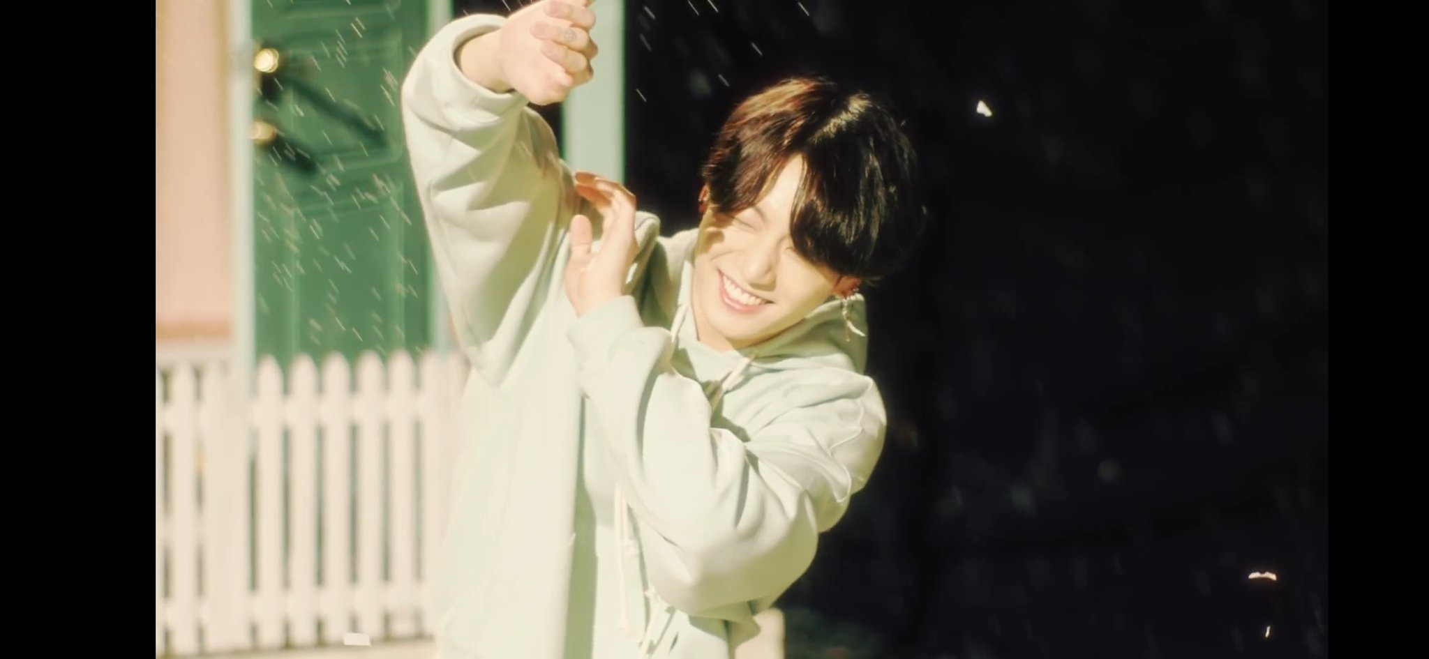  BTS 'Stay Gold' 공식 MV 스크린샷