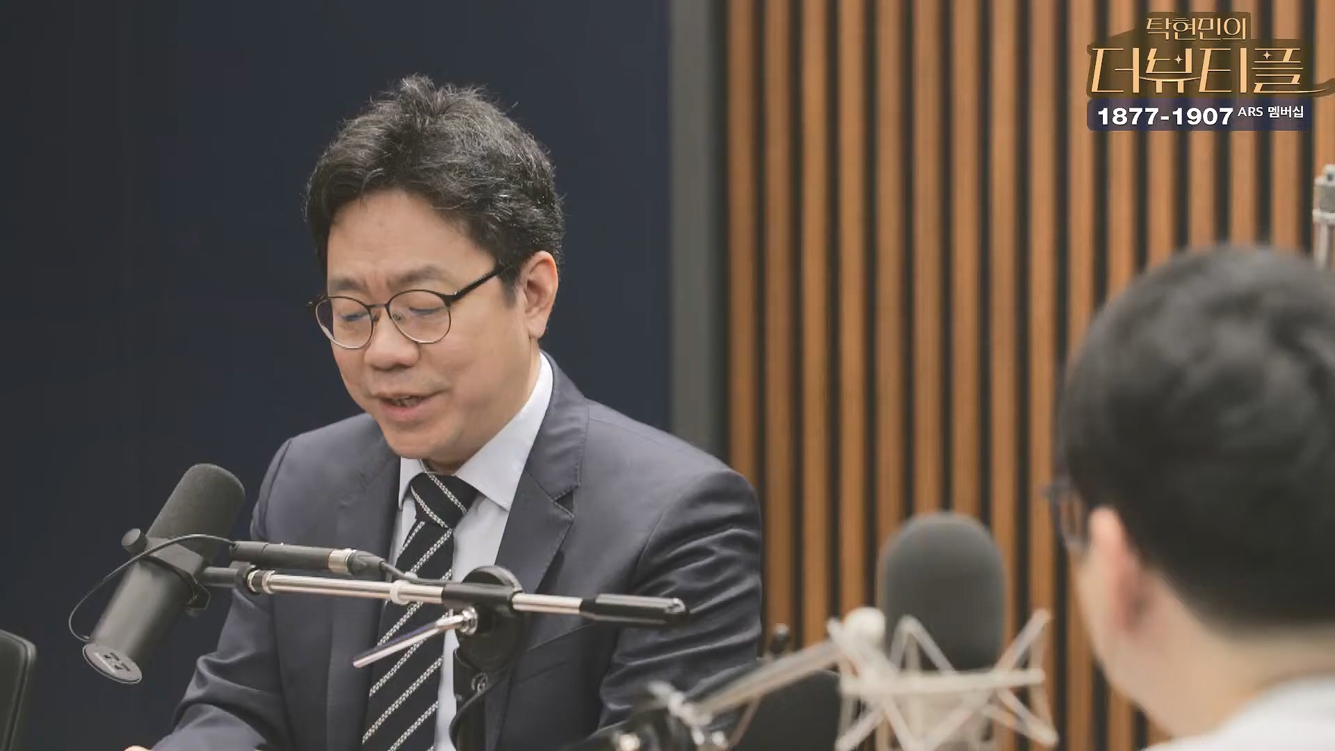 [#탁현민의더뷰티플] 을사년, 내란 잡귀 잡아먹는 푸른뱀의 한 해 ¦ 2025년 1월 26일 일요일 ¦ 다시 28회 (1080p_30fps_H264-128kbit_AAC).mp4_20250128_151859.459.jpg