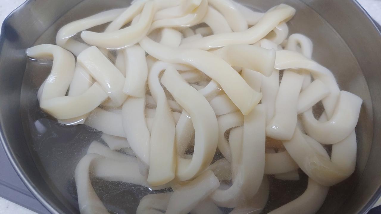 떡을 불려준다.