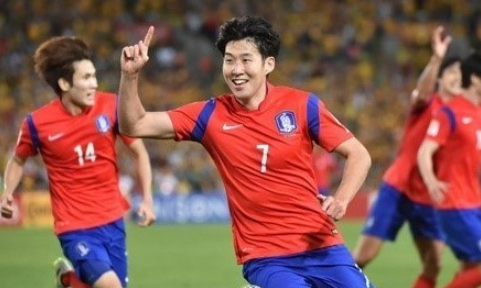 손흥민 박지성 누가 더 대단할까?(+나이 연봉 주급 업적)