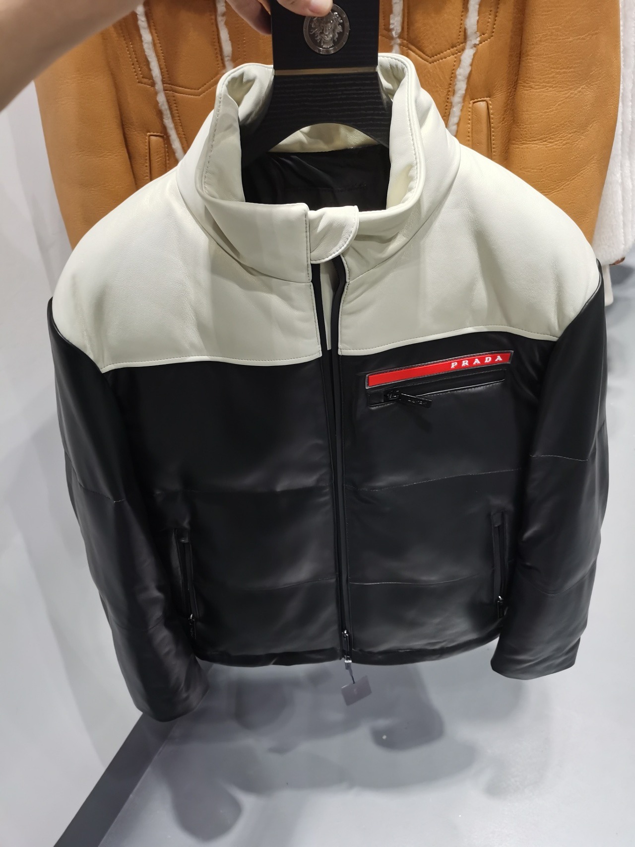  [PRADA] 프라다 로고 톤앤톤 레더 가죽 자켓