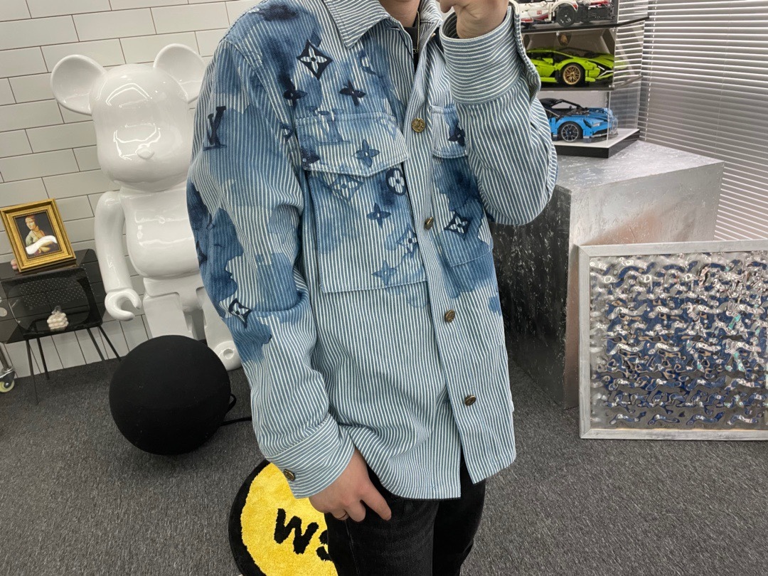  [LOUIS VUITTON] 루이비통 스트라이프 모노그램 워크웨어 데님 셔츠 1A8QYE
