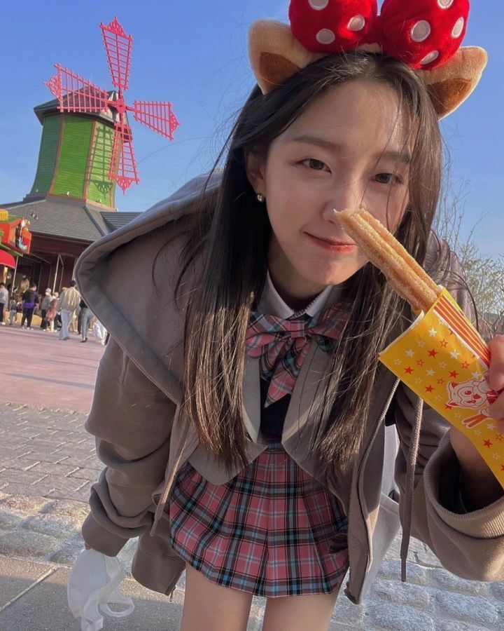  츄러스 먹는 교복 정예인