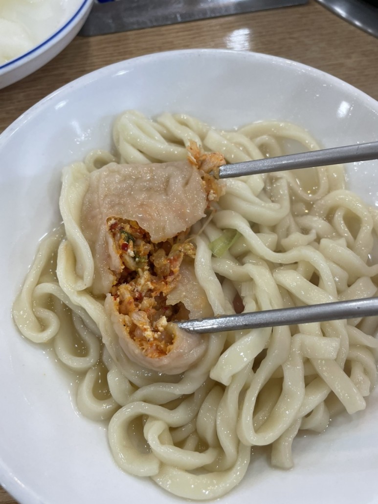 밀목손만두얼큰칼국수 이미지