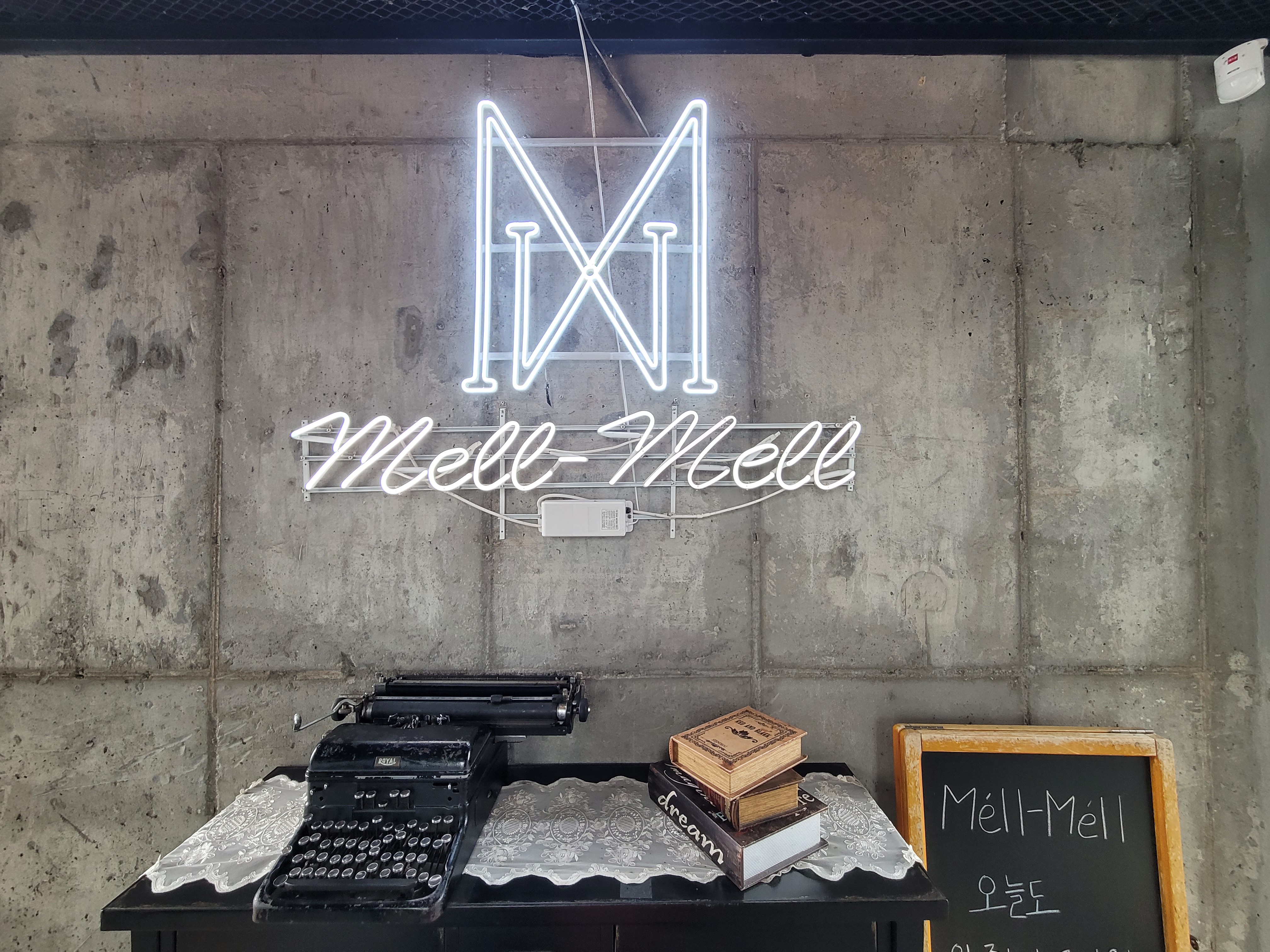  안성 칠곡저수지 카페 멜멜 mell mell 추천