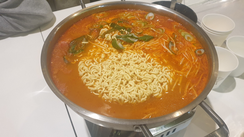 와글와글 부대찌개