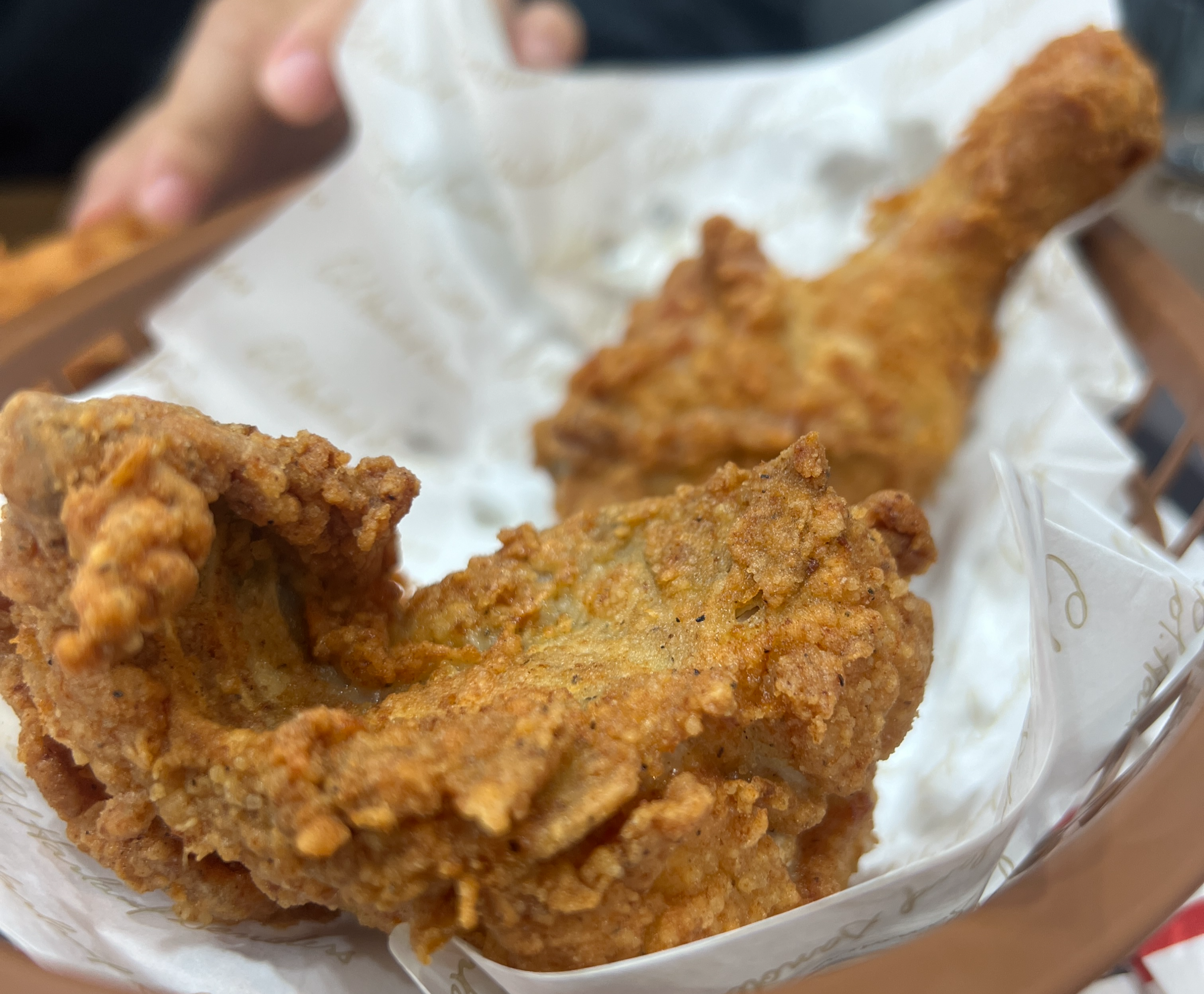 KFC-오리지널-치킨-조각-이미지