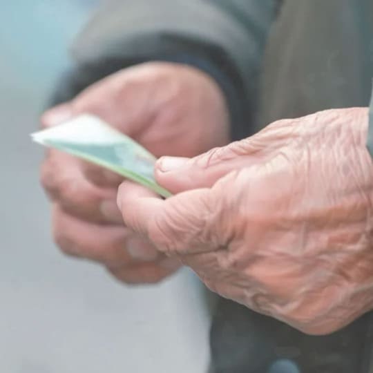 Elderly-person-holding-money-for-pension
