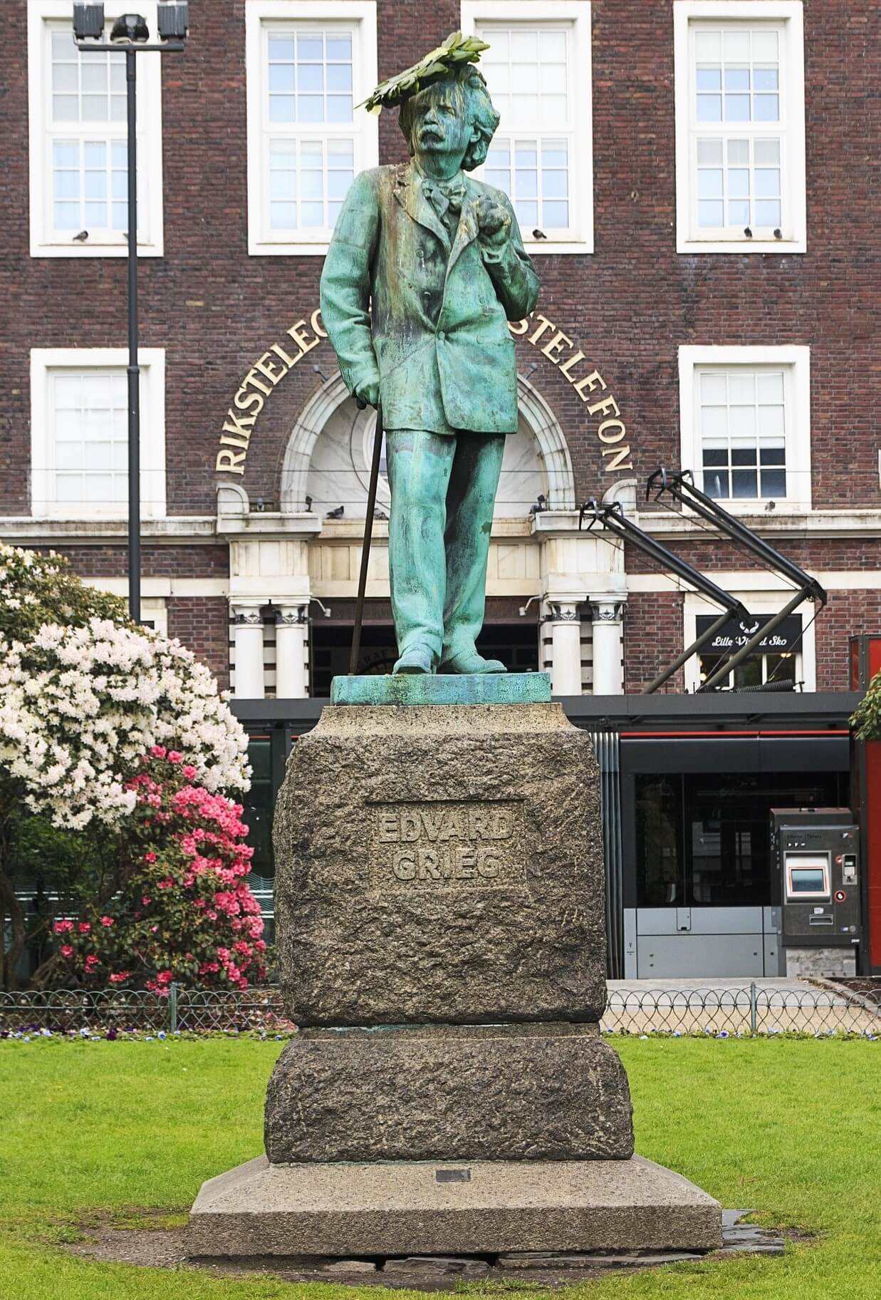 노르웨이 베르겐에 세워진 그리그의 동상 이미지 사진입니다.