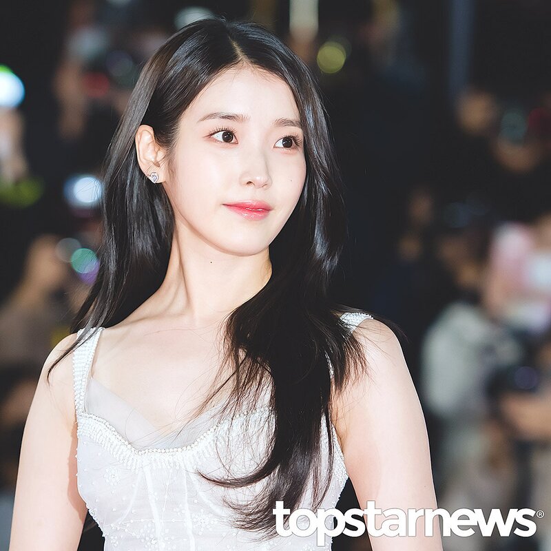  아이유 2022년 청룡영화제 시상식 드레스 사진 - 1