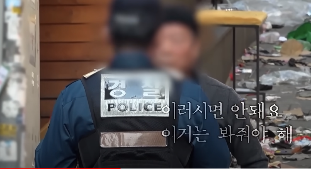 "가는길에 밥한끼 먹고가야지.." 참사 현장에 올린 눈물의 제사상