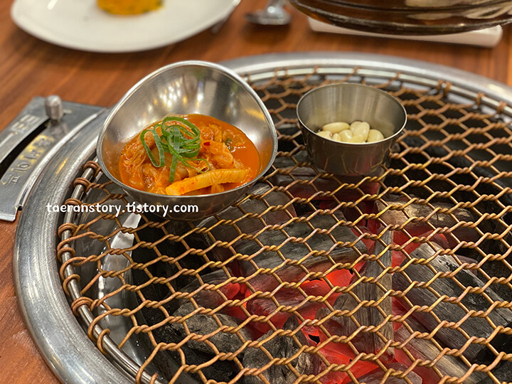 육가식당-김치찌개-마늘