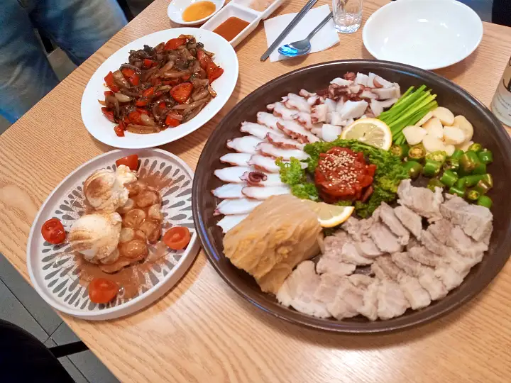 생방송오늘저녁 수유리 먹자골목 문어 사합 삼합 삼겹 보쌈 홍어 김치 크로플 맛집 추천