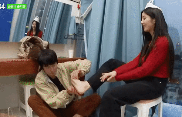  권은비 굳은살 각질 제거하는 기안84 (나사 풀린 각질녀)