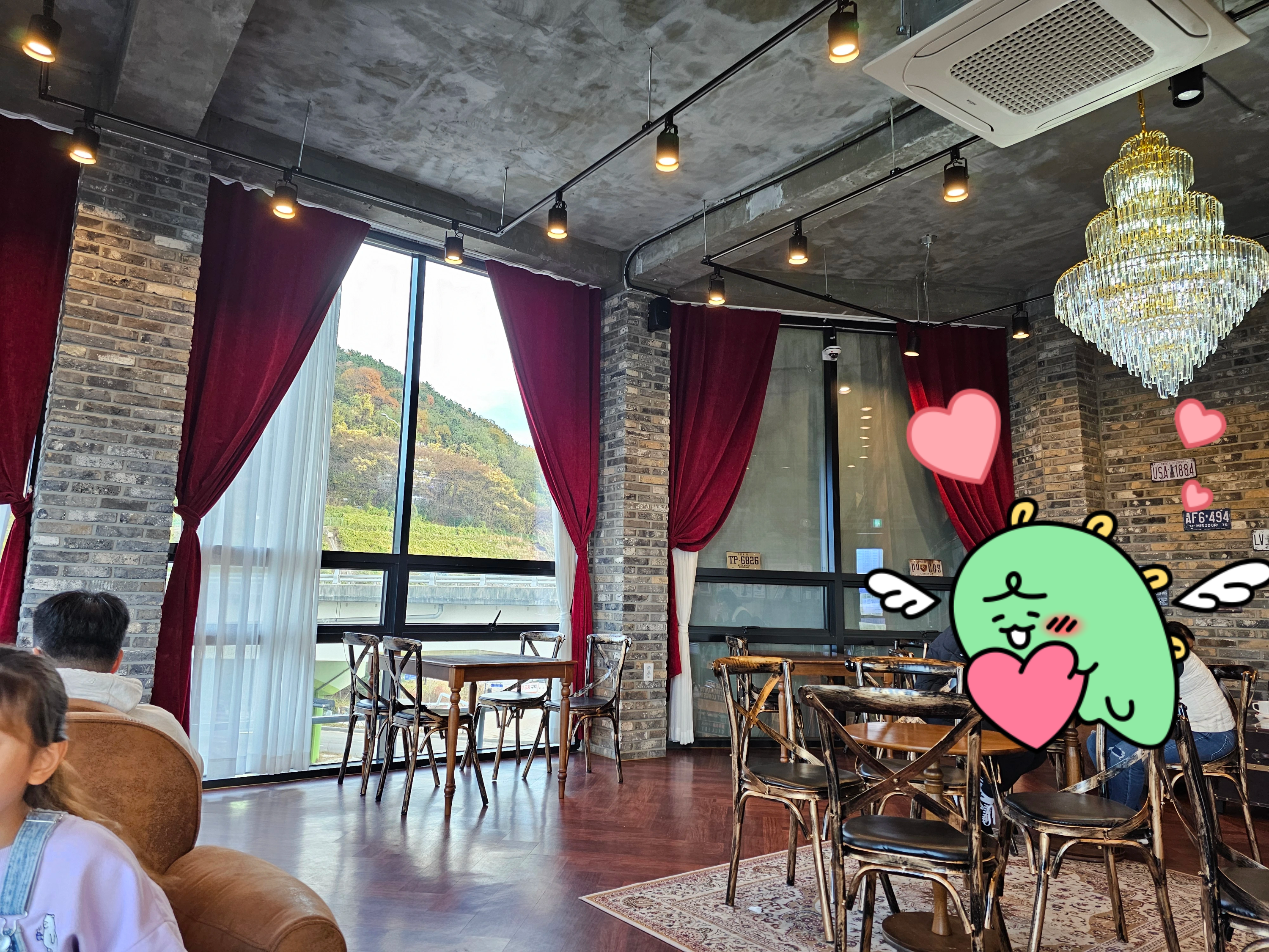 아메리칸스퀘어-3층은-밝고-환하다