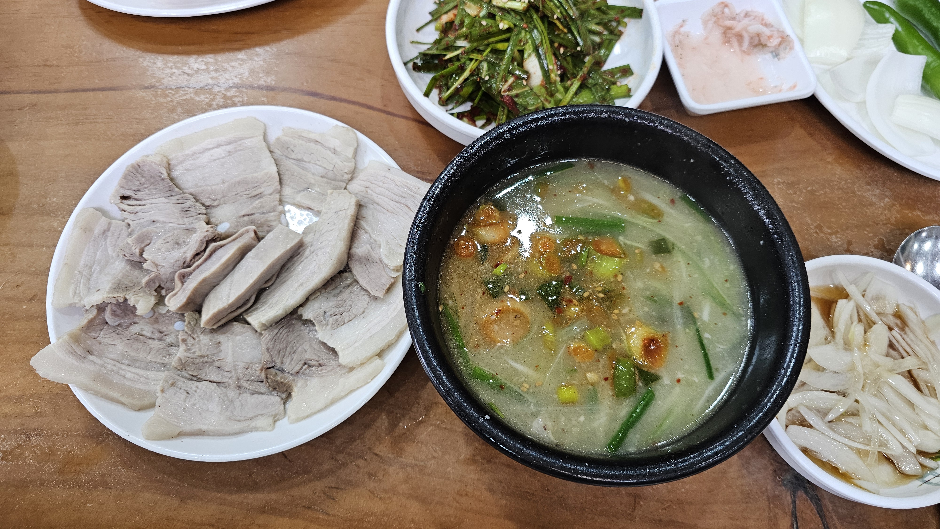 김해 어방동 밀양돼지국밥 수육백반