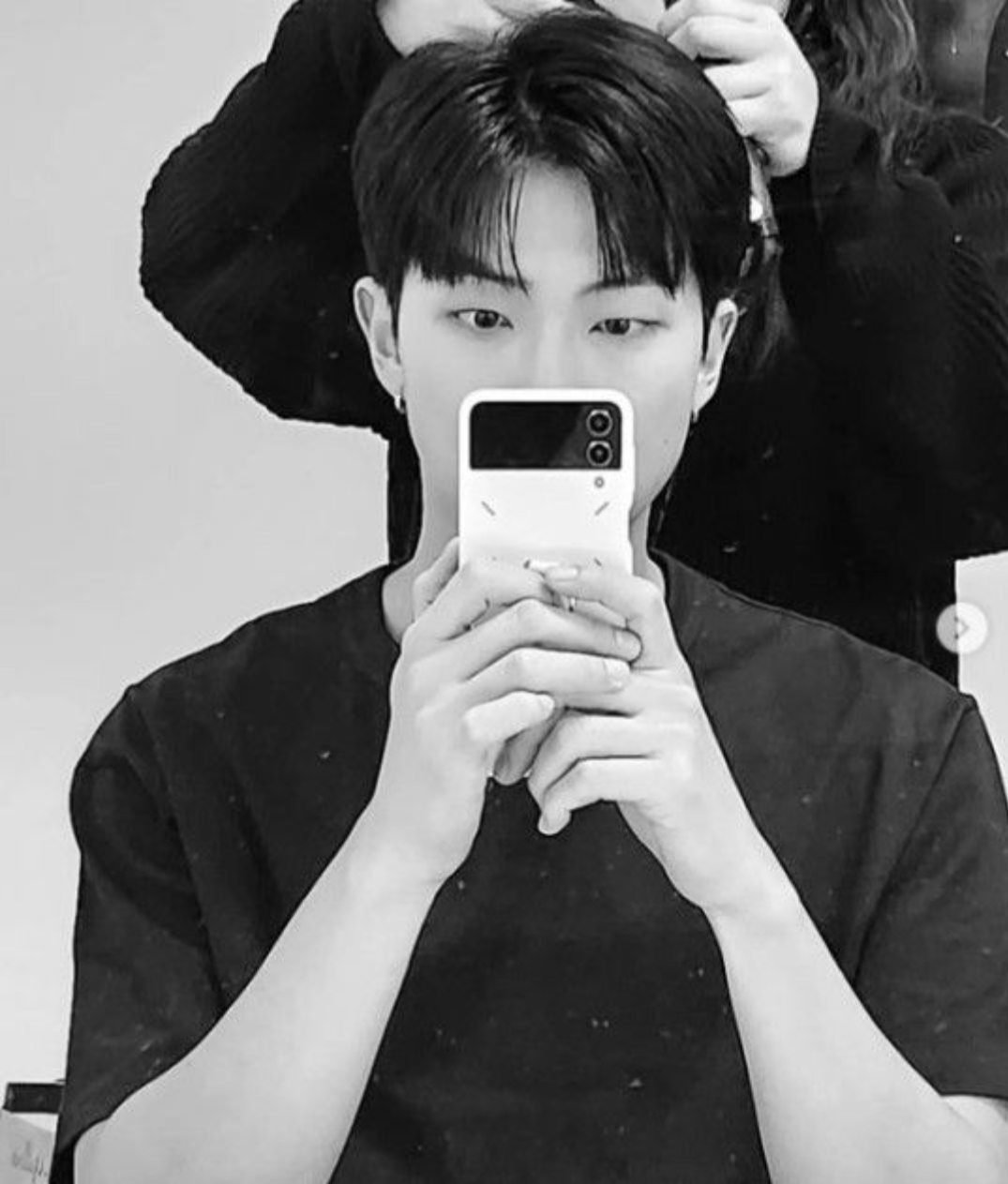  방탄소년단 RM, 소소한 근황 공유 “무탈한 연말 되세요”