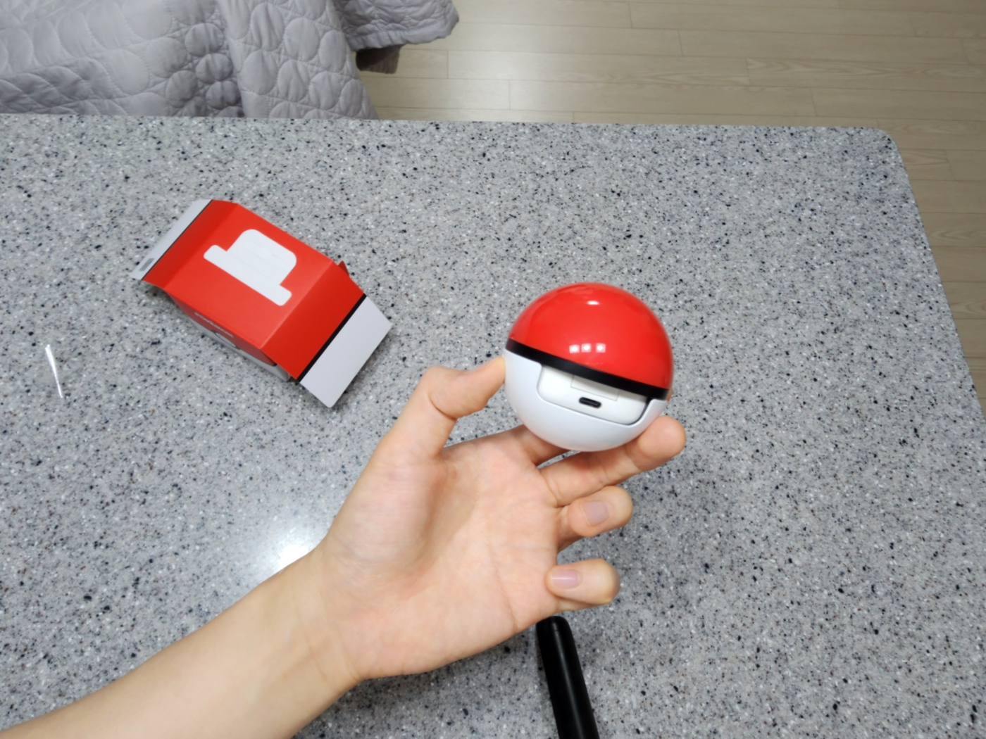 Samsung Galaxy Buds Pokeball 케이스 리뷰 2