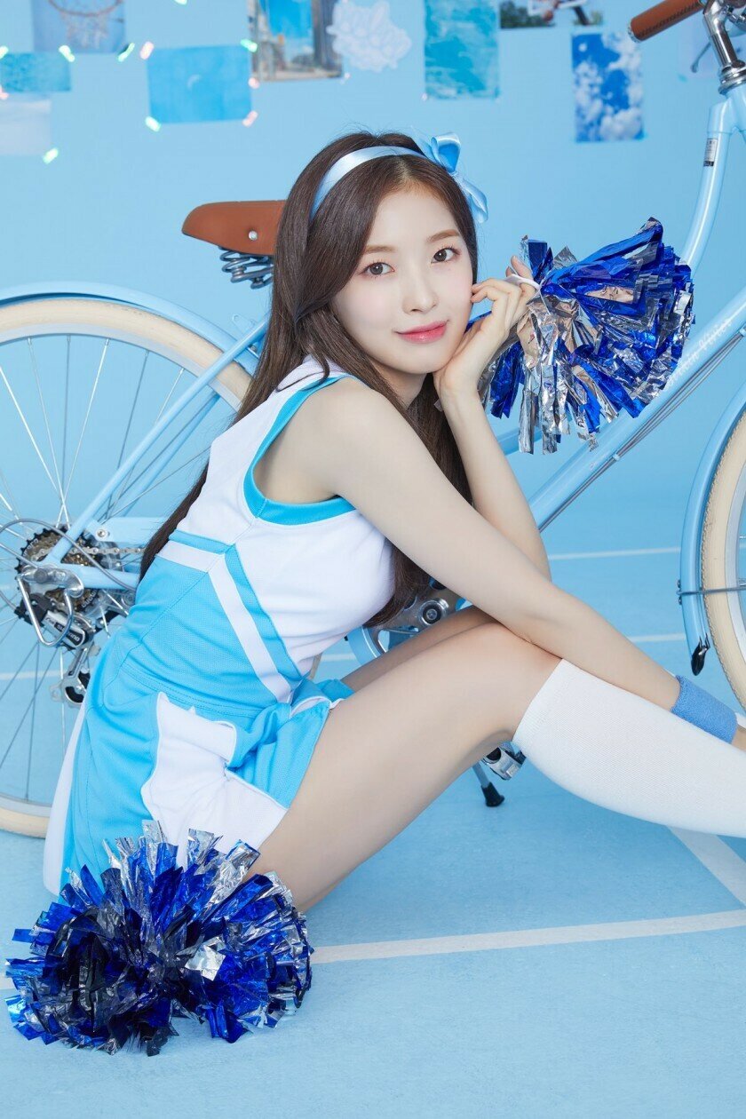  오마이걸 아린 치어리더 컨셉 화보 사진