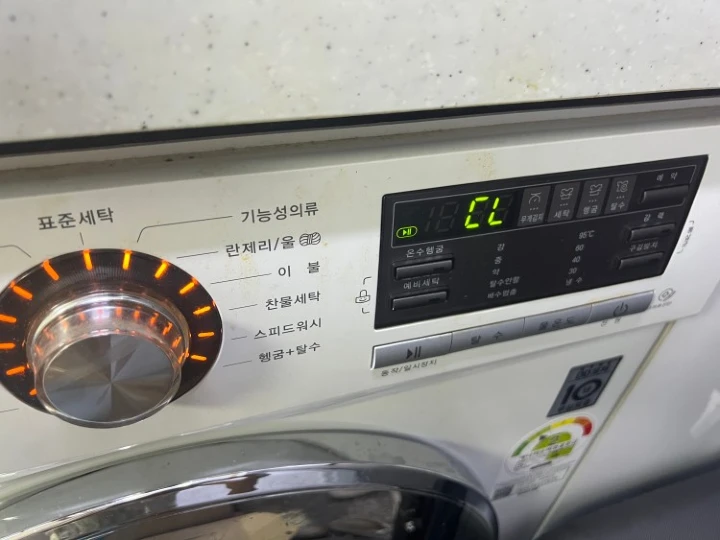 엘지 세탁기 저렇게 뜨고 버튼 눌러도 안 돼요