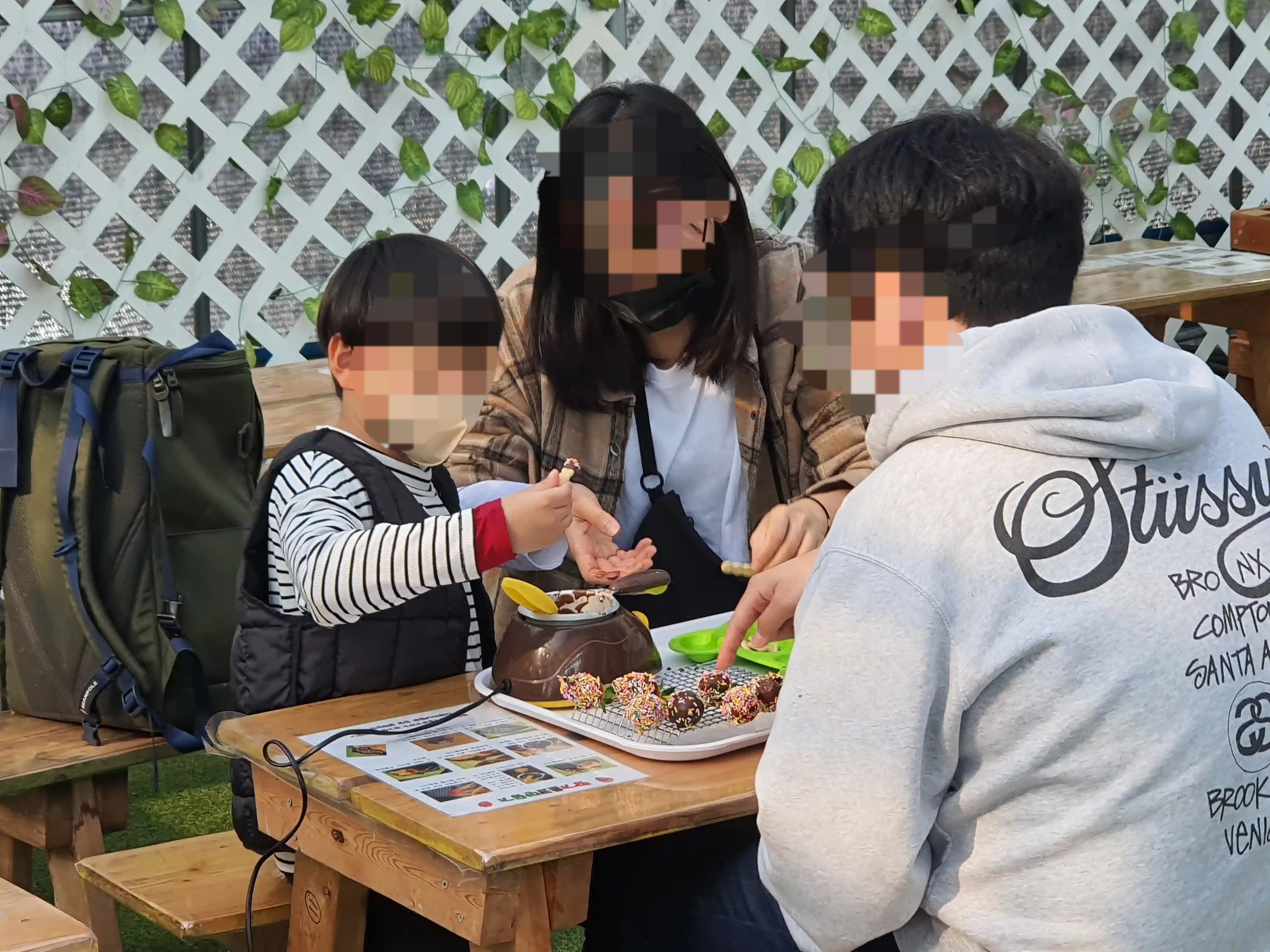용인 딸기체험 딸기랑소풍가기좋은날 아이랑 후기 - undefined - "초코 딸기 만들기 체험" 용인 딸기체험 딸기랑소풍가기좋은날 아이랑 후기 - undefined - "초코 딸기 만들기 체험"
