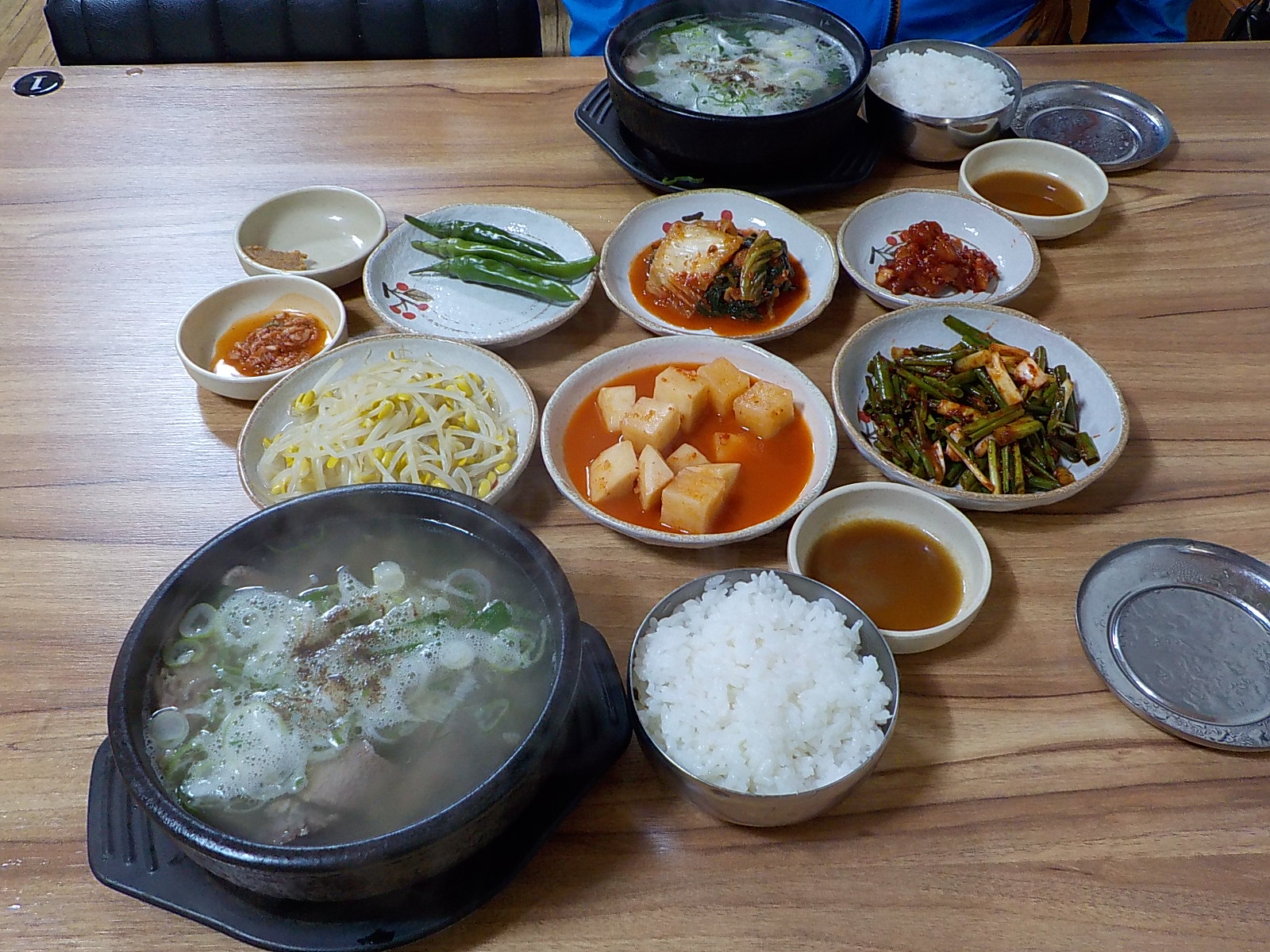 Sigoljangteogukbap (시골장터국밥) 3