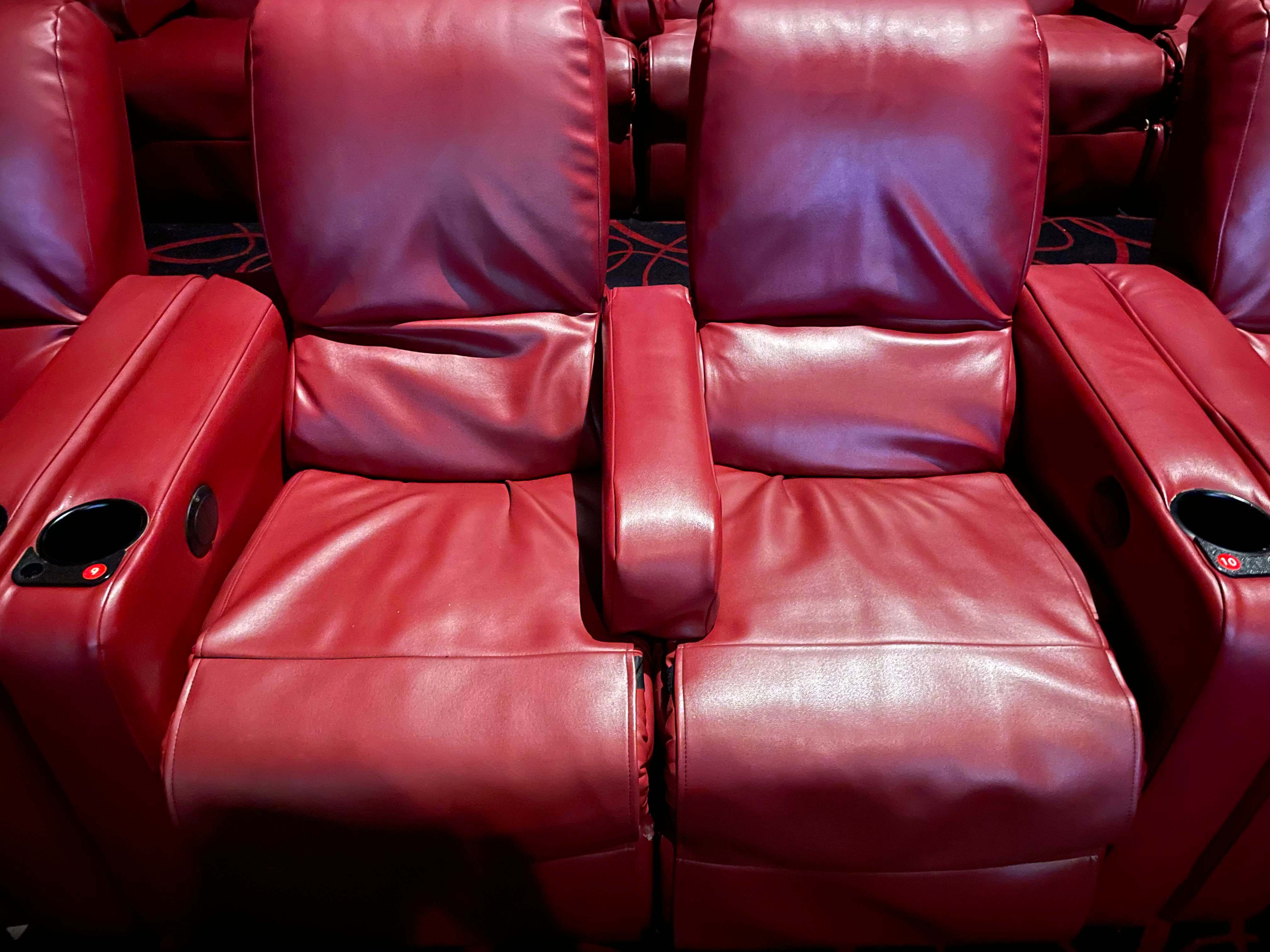 영화관 안에서 찍은 의자입니다.