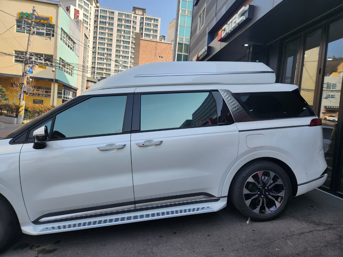 대구 신차 패키지 브이쿨 케이틴트 카니발 KA4 하이 세단 엠보싱 바닥 4