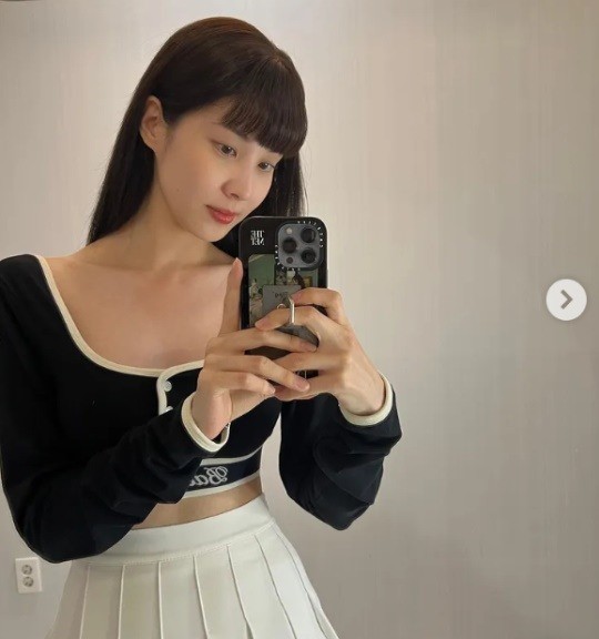  소녀시대 서현, 납작배 노출! 32살 되더니 과감해진 막내 [사진]