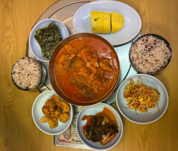 굴다리식당 음식