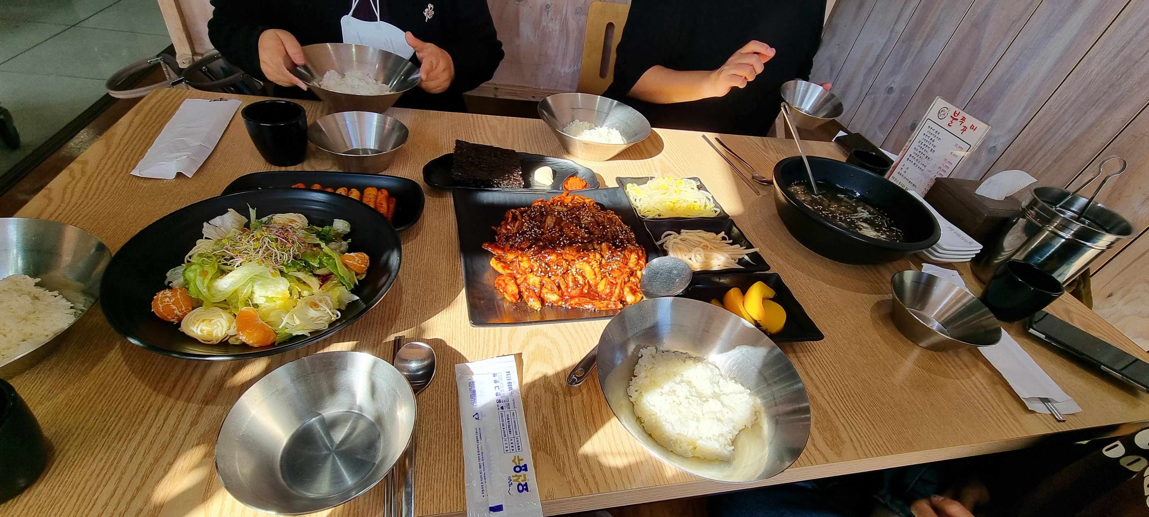 영주 불쭈꾸미 집에서 쭈꾸미 정식을 주문하였다.