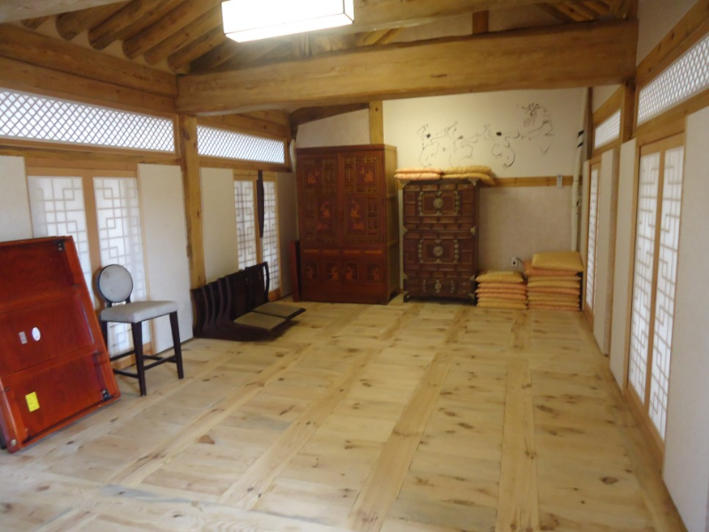 초연당 전통 한옥 그대로 설계된 대청마루바닥