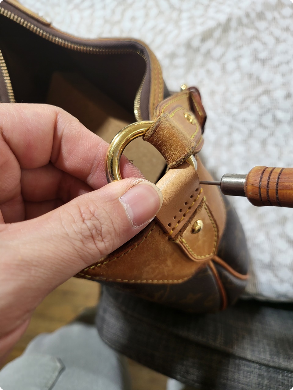  루이뷔통 숄더백 스트랩 고리 수선 오래된 가방 수선 [포항 오유가죽공방]