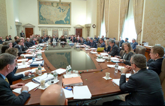 회의중인 FOMC 이사회의 모습