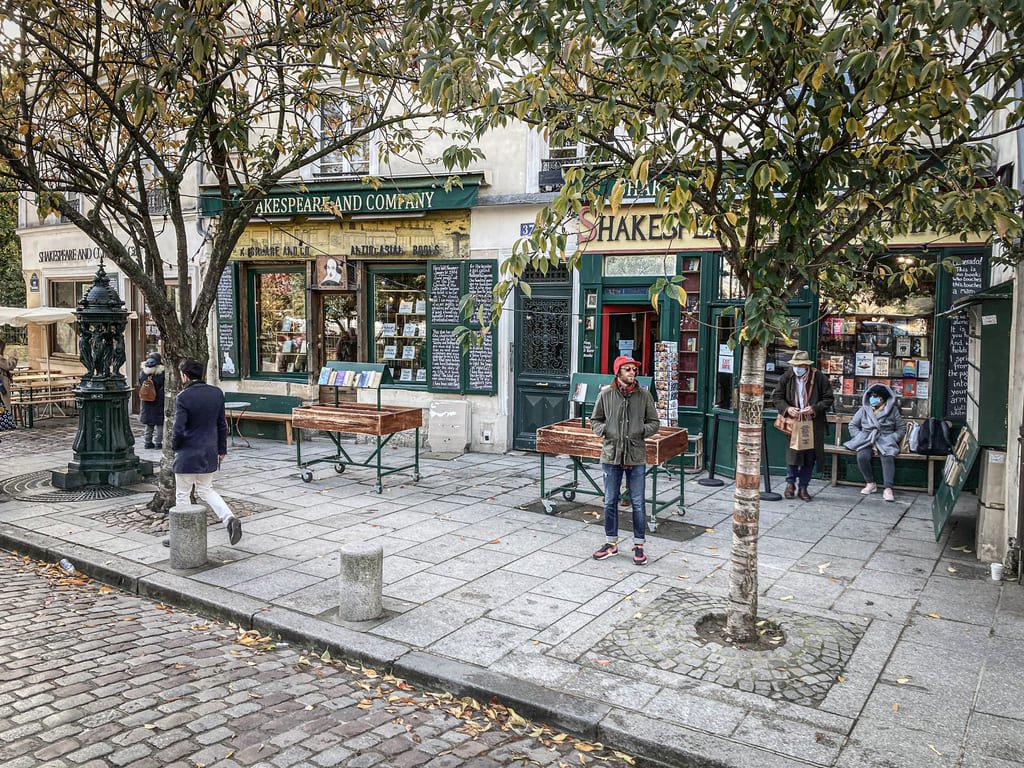 셰익스피어 앤드 컴퍼니 (Shakespeare and Company, 프랑스 파리)