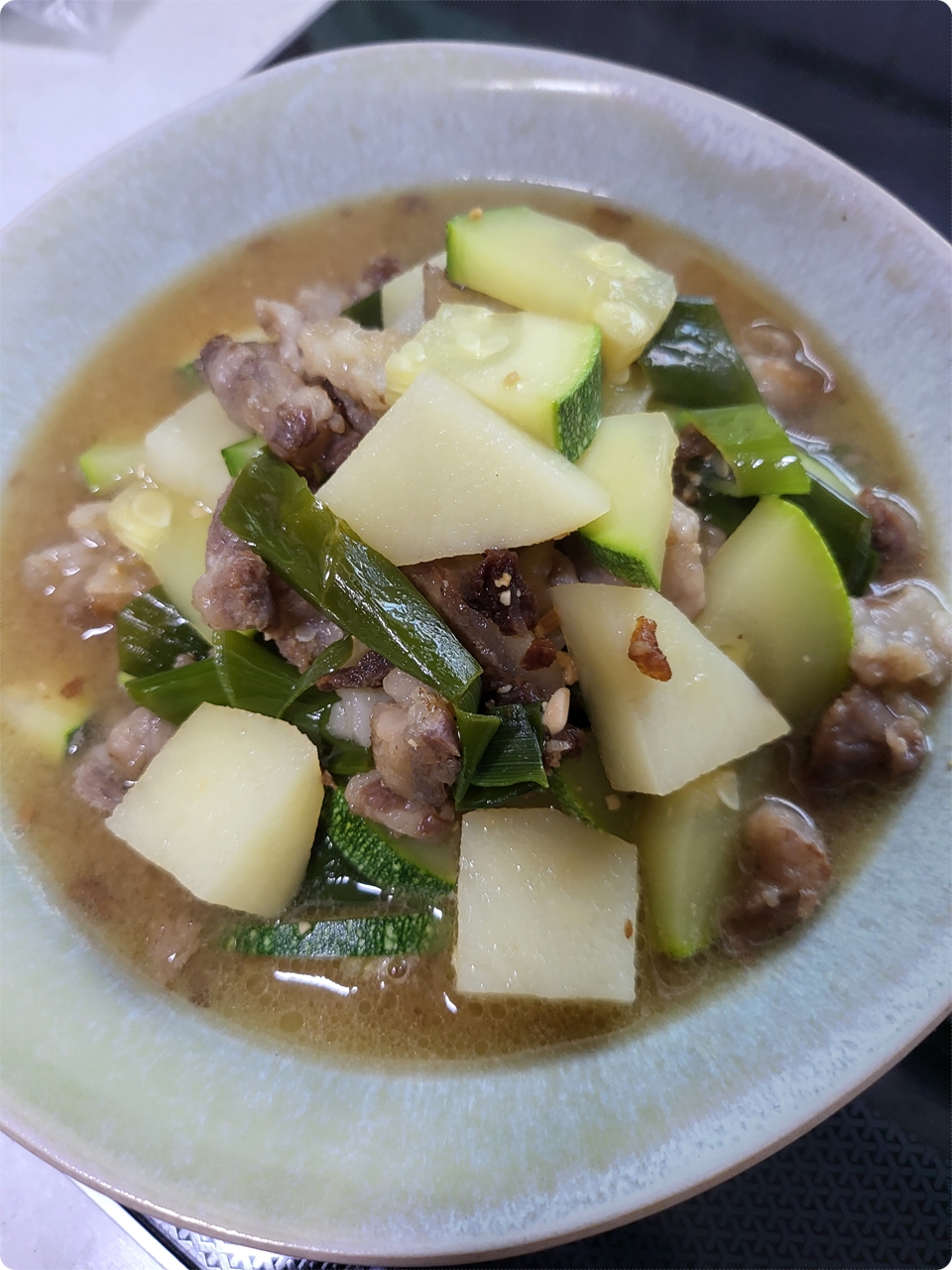  오늘 저녁은 감자 된장 찌개 어떠세요~ 어떻게 먹어도 맛있는 된장 찌개
