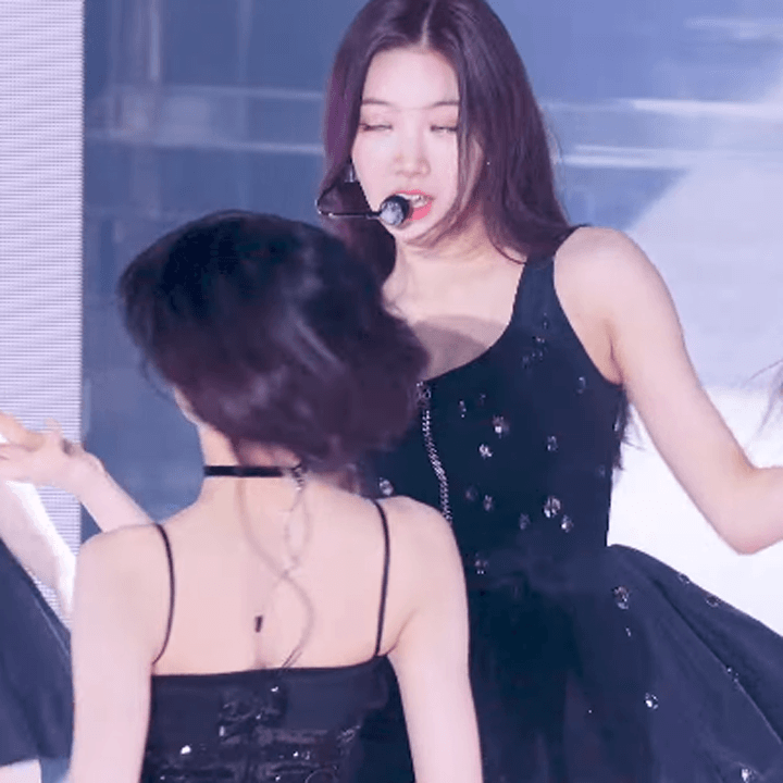  르세라핌 카즈하 220502 쇼케이스 직캠 움짤 gif