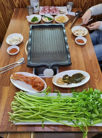 미나리 삼겹살 미나리 해물전