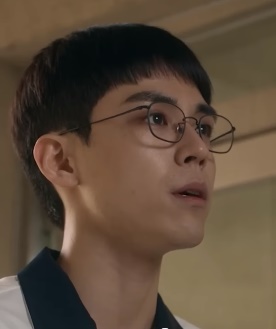  디즈니플러스 웹드라마 무빙 반장 강훈역의 배우 김도훈