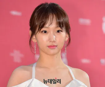 배우 진기주 프로필 나이 키 가족관계 데뷔와 언더커버 하이스쿨 오수아 역 설명_10