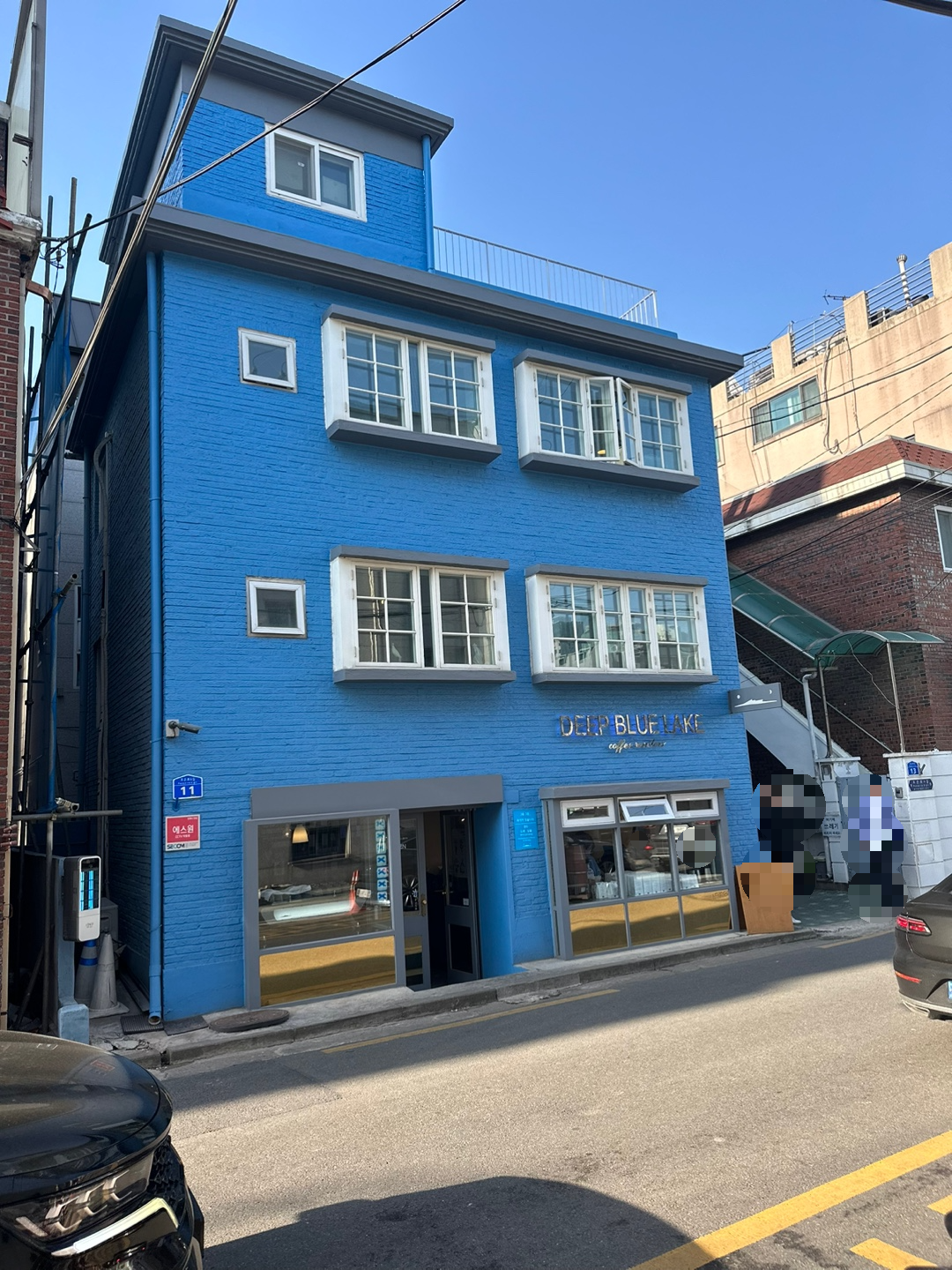  파란 외관이 매력적인 딥블루레이크 :: 서울 망원시장 바로 옆 블루리본 스페셜티 원두 커피 맛집