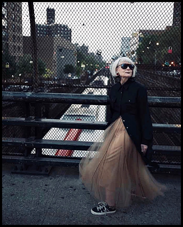 우연의 아이콘? 우연하게 패션모델이 된 66세 교수님 린 슬레이터