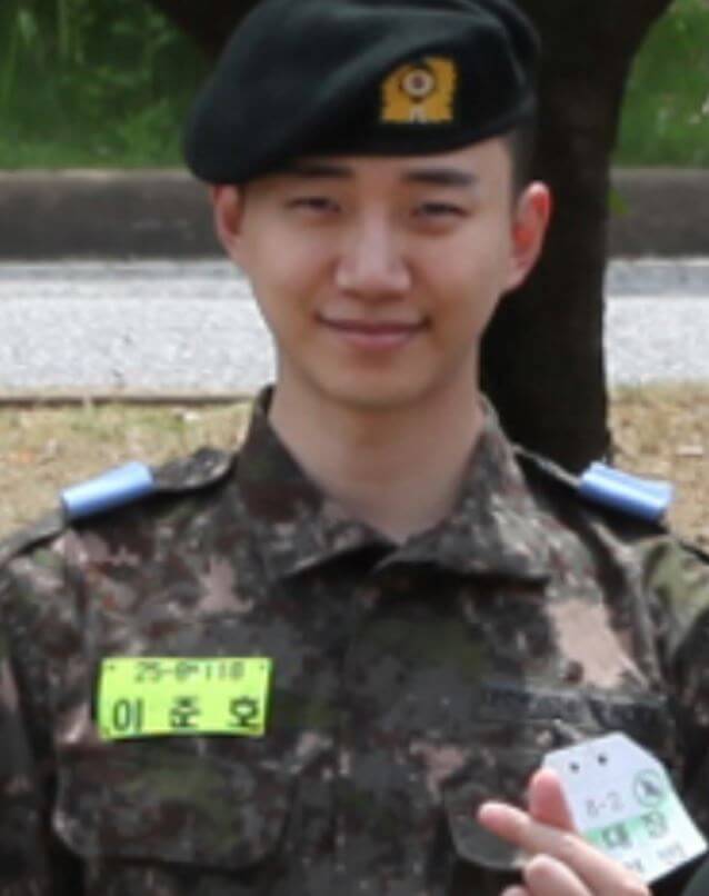 군복입은 이준호사진