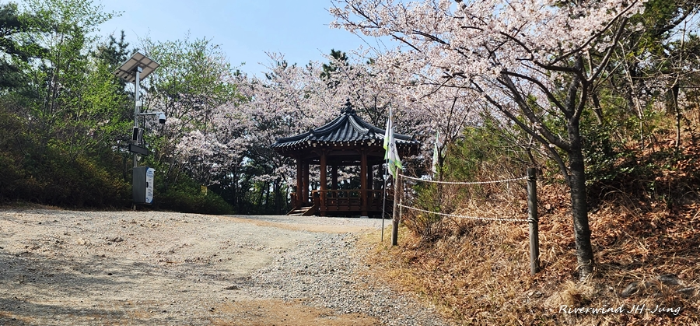 장산 쉼터 팔각정