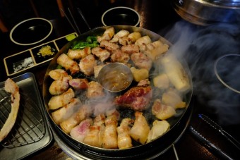 흑돼지 뼈삼겹